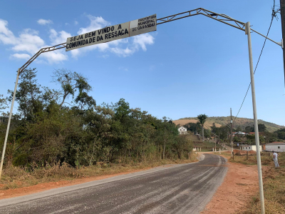 Recuperação e conservação de estradas que cortam o município de Carandaí